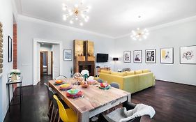 Kings City - Sarego Apartment